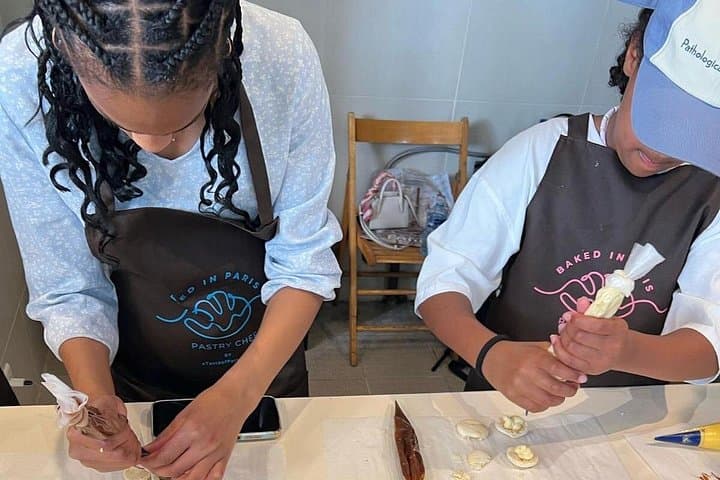 Fun Macaron Class for Families in Paris — photo 12