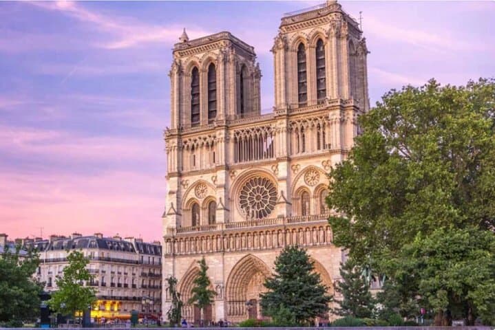 Notre Dame de Paris: Semi Private or Private Guided Tour Guide — photo 1