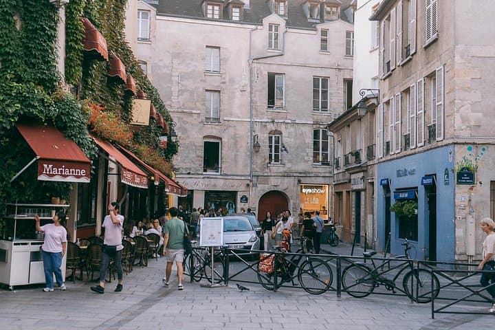 Flavors of Le Marais Guided Walking Tour with Local Tastings — photo 1
