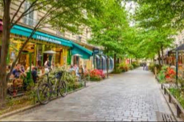 Flavors of Le Marais Guided Walking Tour with Local Tastings — photo 3