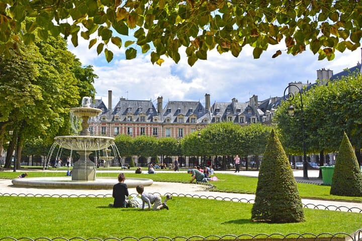Flavors of Le Marais Guided Walking Tour with Local Tastings — photo 4
