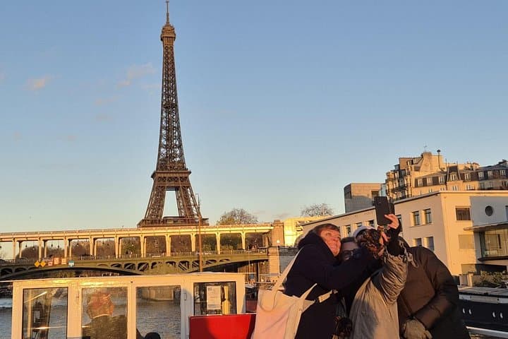 Paris Seine River Sunset & Evening Champagne Cruises — photo 14