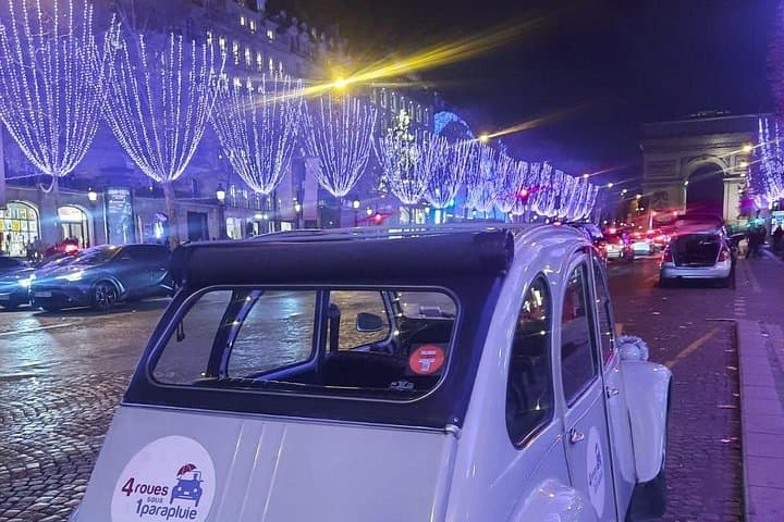 Private tour Paris Christmas lights tour 2 hours in Citroën 2CV — photo 1