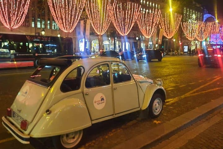 Private tour Paris Christmas lights tour 2 hours in Citroën 2CV — photo 8