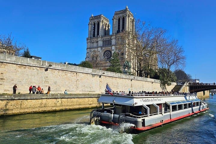 Paris Seine River Sightseeing Guided Cruise Vedettes du Pont Neuf — photo 14