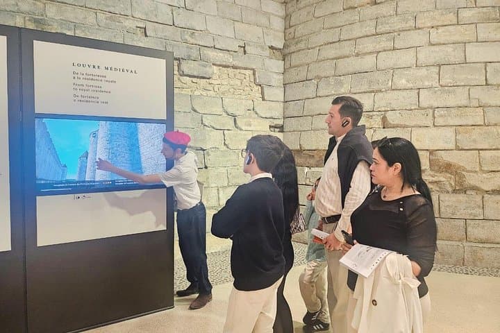 Louvre Museum Must-Sees Small-Group French Guided Tour & Access — photo 9