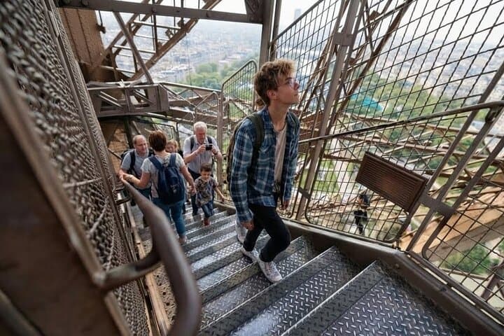 Eiffel Tower Reserved Access Guided Tour with Optional Summit — photo 6