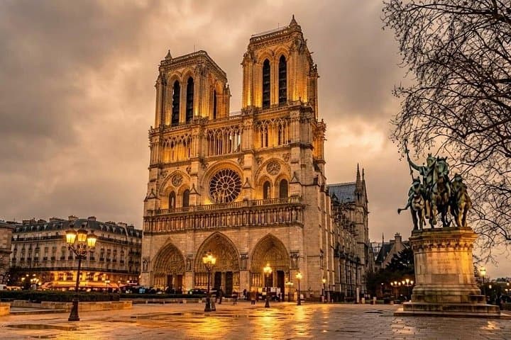 Notre-Dame Interior or Exterior Tour with Scheduled Group Access — photo 4