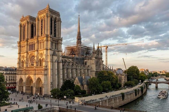 Notre-Dame Interior or Exterior Tour with Scheduled Group Access — photo 5