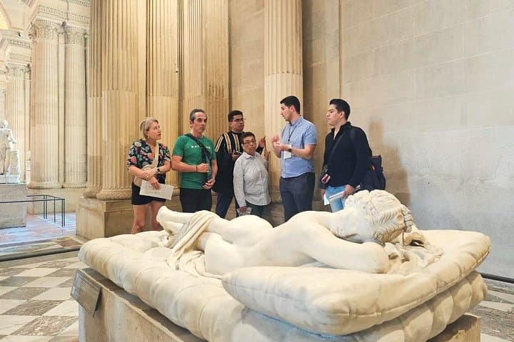 Louvre Museum Small-Group Guided Tour with Masterpieces & Access — photo 15