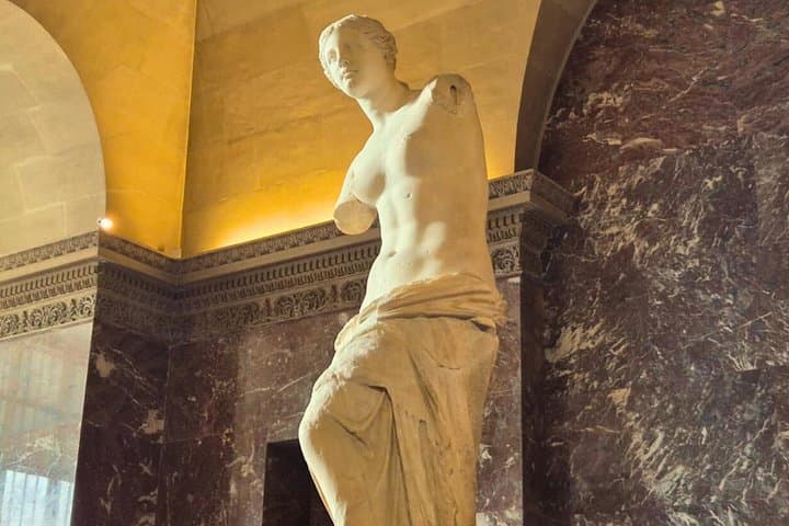 Louvre Museum Small-Group Guided Tour with Masterpieces & Access — photo 5