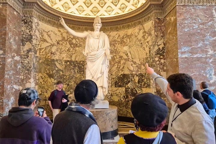 Louvre Museum Must-Sees Small-Group French Guided Tour & Access — photo 11
