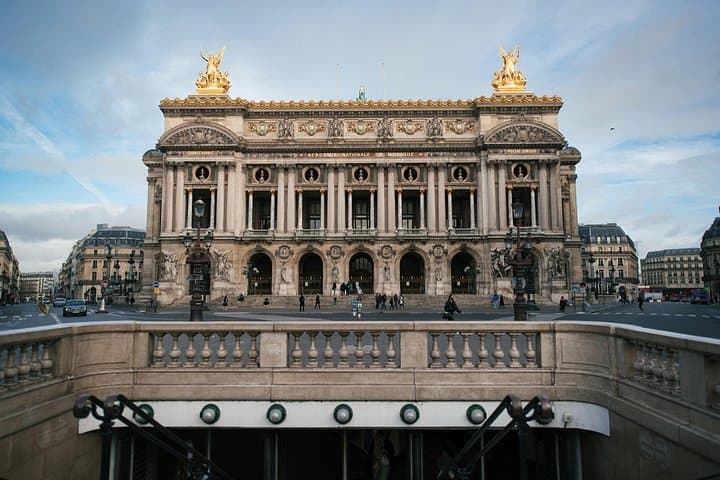 History of Fashion: Haute Couture and Revolution in Paris — photo 6