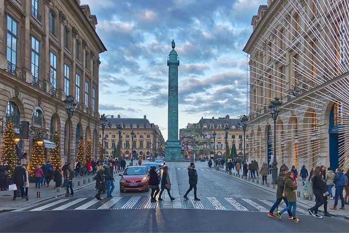 History of Fashion: Haute Couture and Revolution in Paris — photo 4