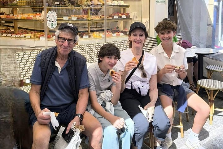 Private Saint-Germain Chocolate, Pastries & Macaron Walking Tour — photo 19
