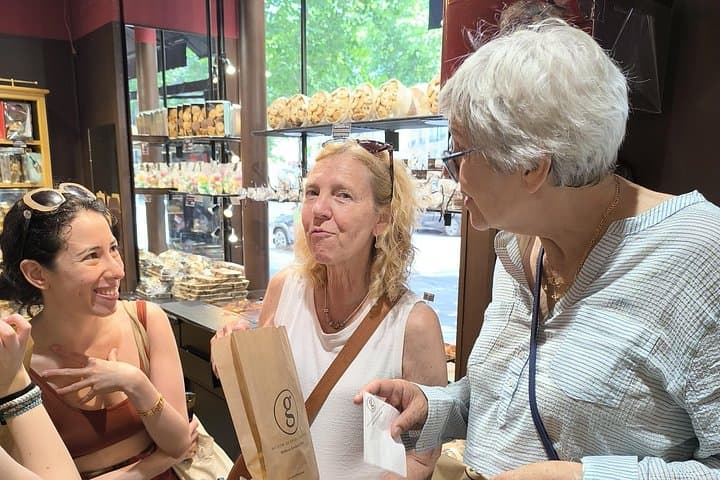 Private Saint-Germain Chocolate, Pastries & Macaron Walking Tour — photo 20