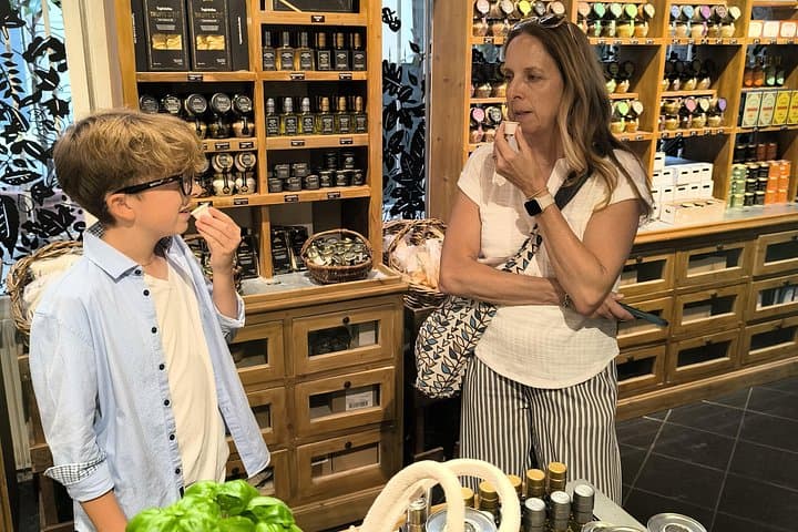 Paris Private Food Tasting Tour with a French Gastronomy Expert — photo 17