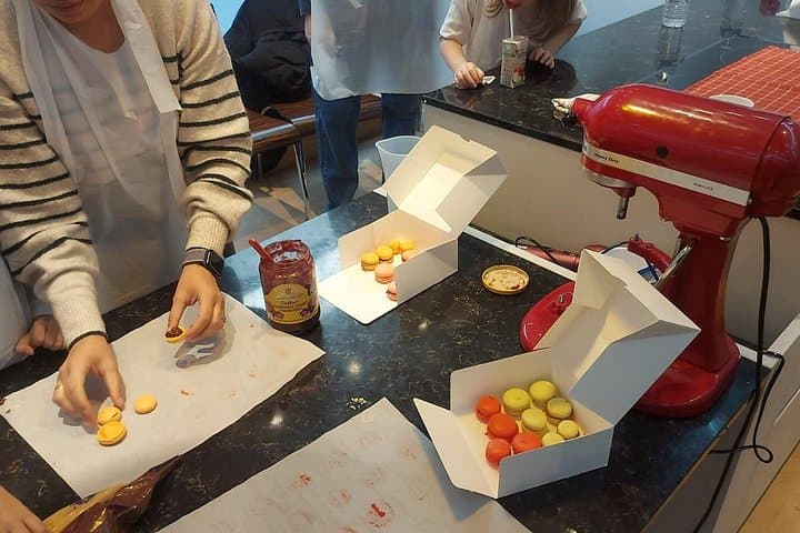 Fun Macaron Class for Families in Paris — photo 19