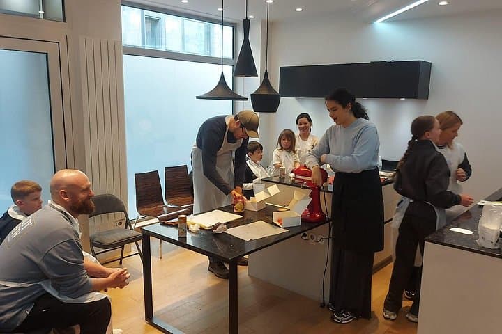 Fun Macaron Class for Families in Paris — photo 7