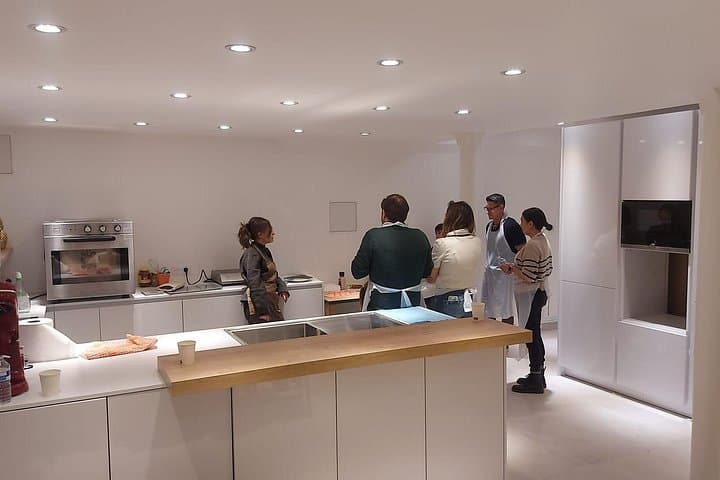 Fun Macaron Class for Families in Paris — photo 6