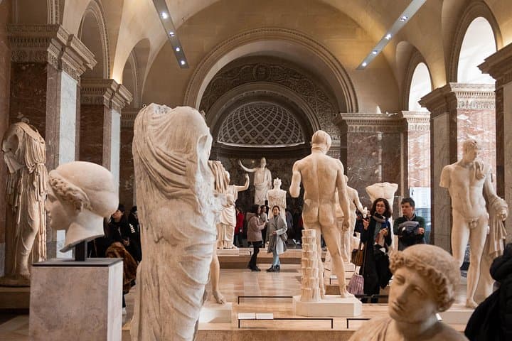 Louvre Museum Small Group Guided Tour — photo 1