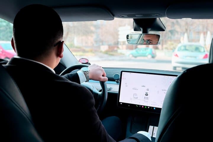 CDG or Orly Airport to Paris – Private Transfer with Meet & Greet — photo 1