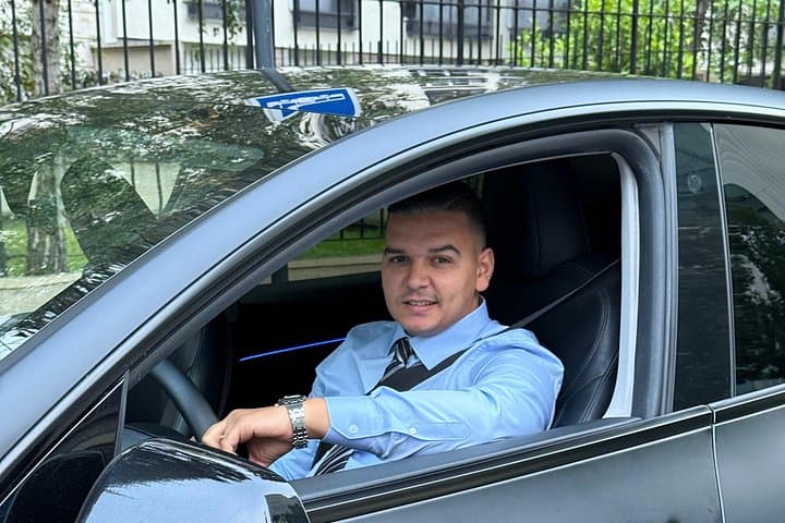 CDG or Orly Airport to Paris – Private Transfer with Meet & Greet — photo 4