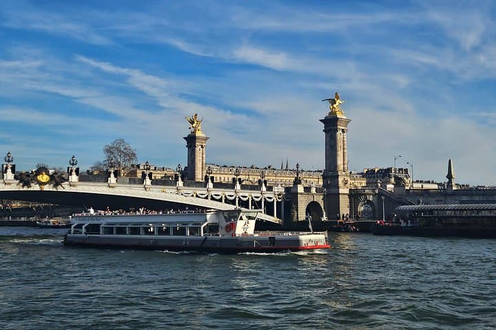 Paris Seine River Sightseeing Guided Cruise Vedettes du Pont Neuf — photo 18
