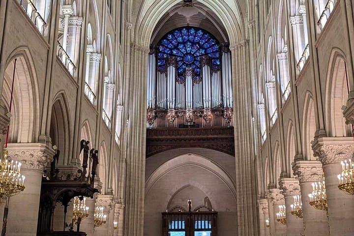 Notre Dame Interior & Île de la Cité Semi Private Guided Tour — photo 4