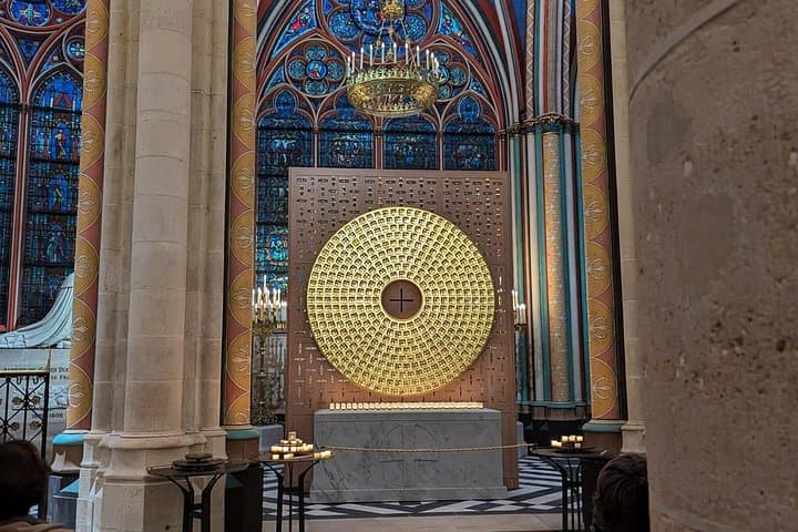 Notre Dame Interior & Île de la Cité Semi Private Guided Tour — photo 5