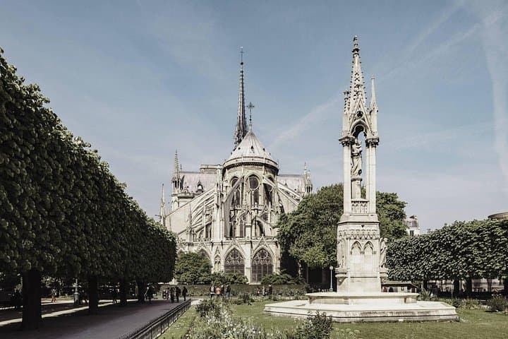 Notre Dame Interior & Île de la Cité Semi Private Guided Tour — photo 9