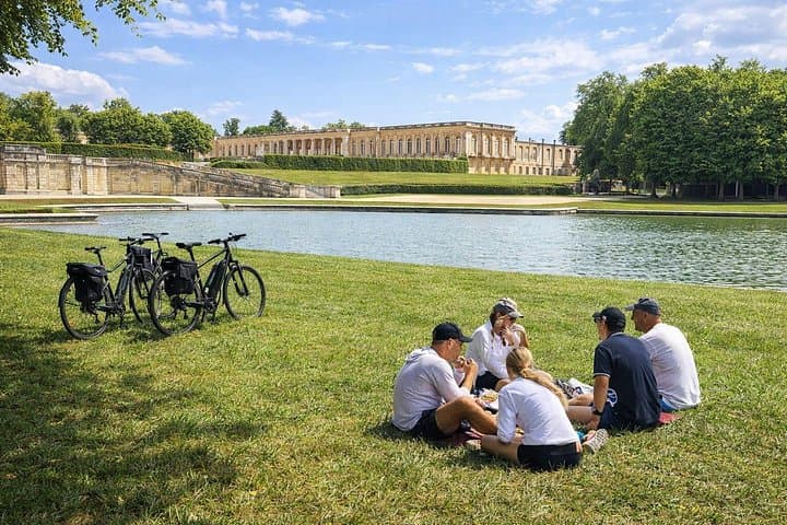 Versailles Full-Day Electric Bike Tour : Market, Picnic & Palace — photo 5