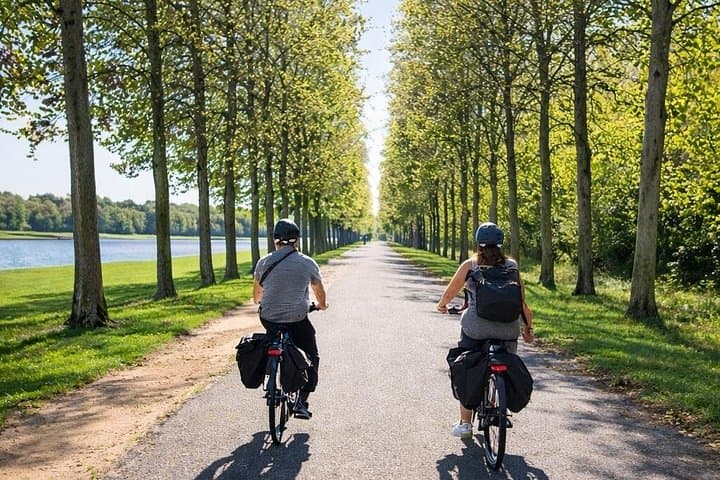 Versailles Full-Day Electric Bike Tour : Market, Picnic & Palace — photo 1
