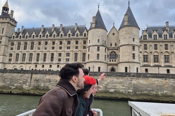Paris Seine River Sightseeing Guided Cruise Vedettes du Pont Neuf — photo 7