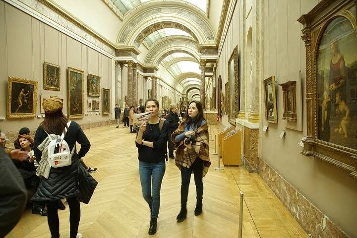 Louvre Museum Experience with Optional Macaron Tasting — photo 1