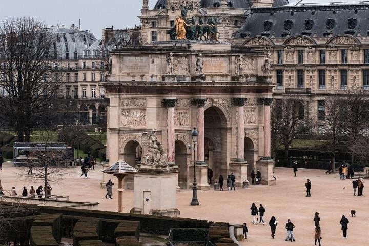 Louvre Museum Experience with Optional Macaron Tasting — photo 7