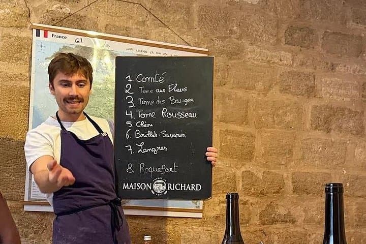 Cheese & Wine Tasting in Montmartre with a Local Cheesemonger — photo 4