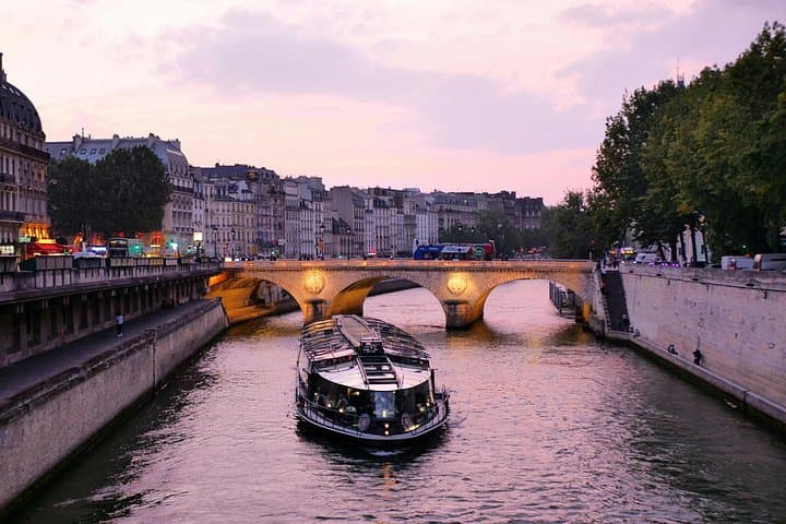 Half-Day Private Paris City Tour with Private Guide and Driver — photo 8