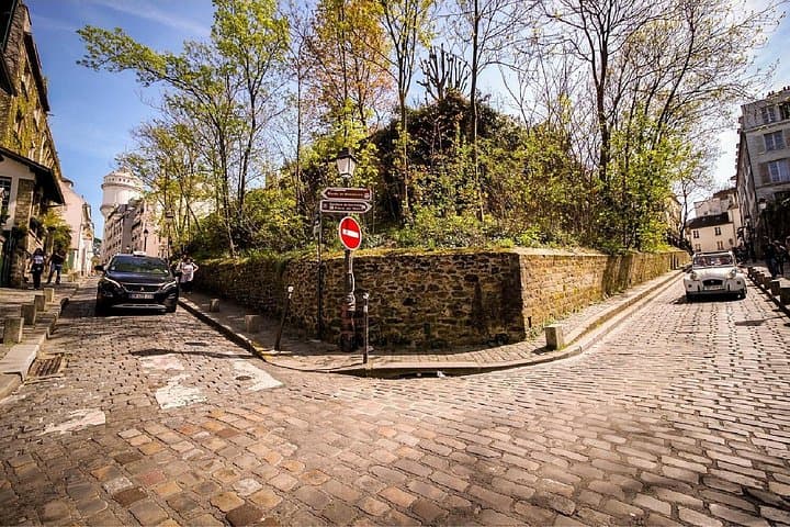 Montmartre Walking Tour: Explore Top Sights & Hidden Gems — photo 4