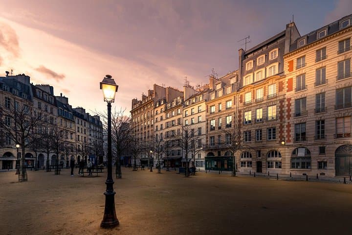 Paris Darkest Tales A Night of Secrets and Legendary Bar Tour — photo 13