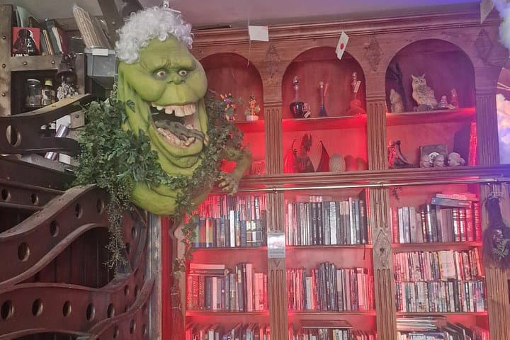 Paris Darkest Tales A Night of Secrets and Legendary Bar Tour — photo 15
