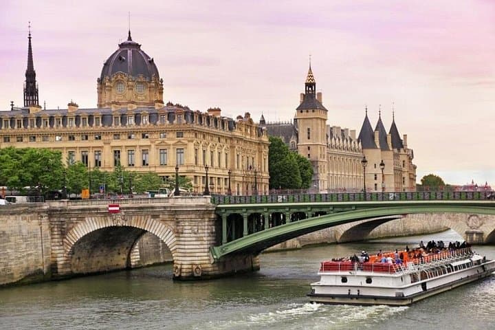 Half-Day Private Paris City Tour with Private Guide and Driver — photo 9