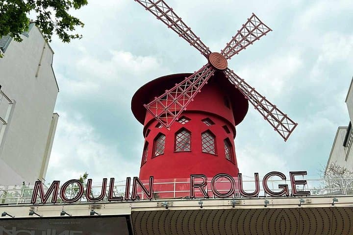 Paris to Moulin Rouge:Private Round-Trip Transfer from Your Hotel — photo 1