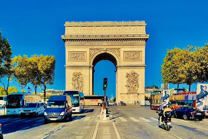 Paris Half-Day: 30+ Sights, Eiffel Tower, Montmartre & Notre-Dame — photo 6