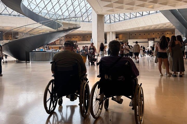 Louvre Wheelchair-Accessible Private Tour – Stress-Free & Easy — photo 3