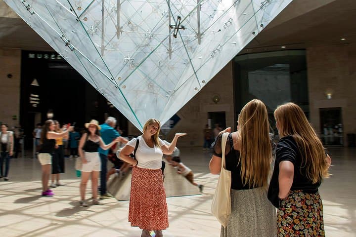 Louvre Wheelchair-Accessible Private Tour – Stress-Free & Easy — photo 4