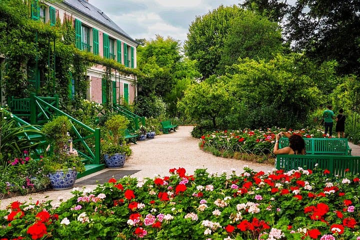 Giverny Monet’s Gardens & Old Mill - Small Group with Pick Up — photo 4