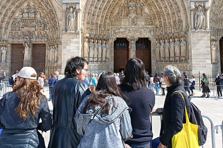 45m Notre Dame - outside tour - fast line entrance — photo 9