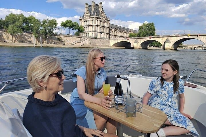 Paris Private Seine River Cruise with your Captain Guide — photo 11