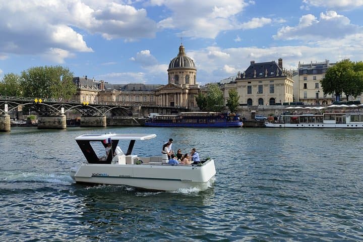 2-12 pax Private River Boat Tour in Paris with Rosé and Macarons — photo 3